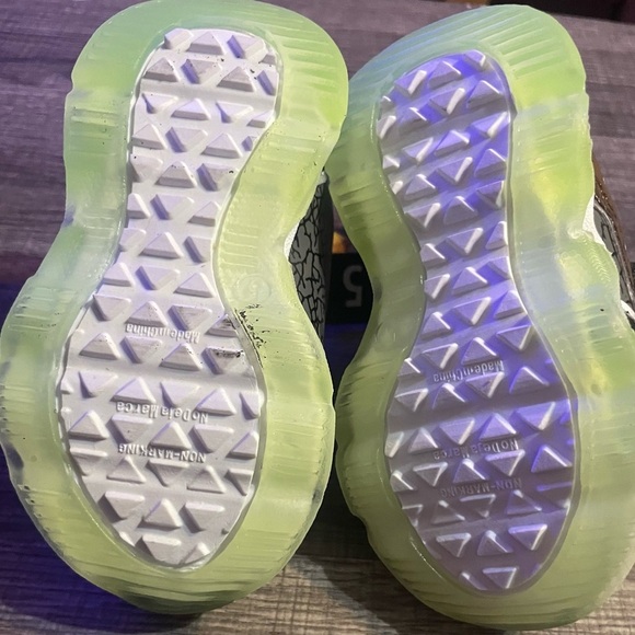 2 pairs of Toddler Boy’s size 5 light-up sneakers! NWT! - Picture 13 of 14